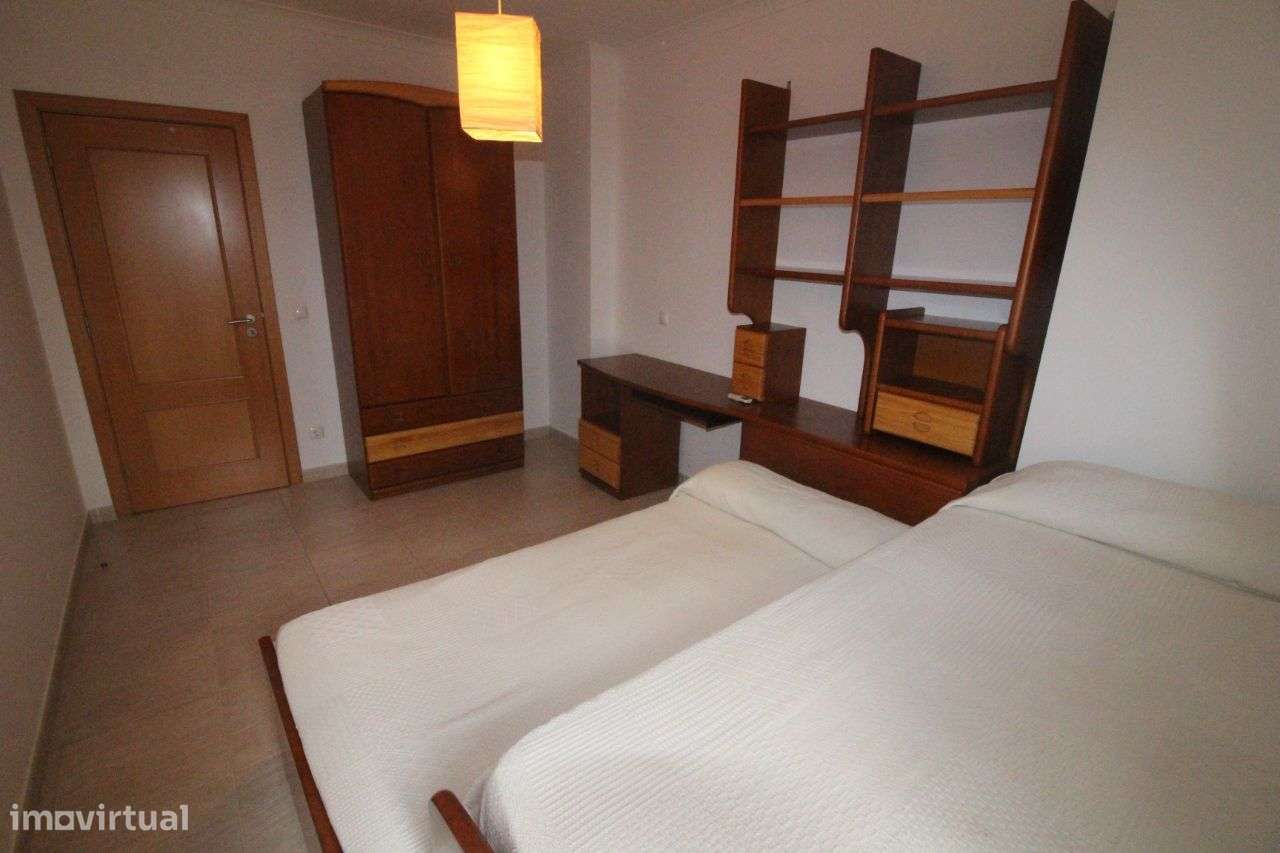 Armação de Pêra, T2 Semi-Novo com Piscina, Garagem e 2 wc´s-10
