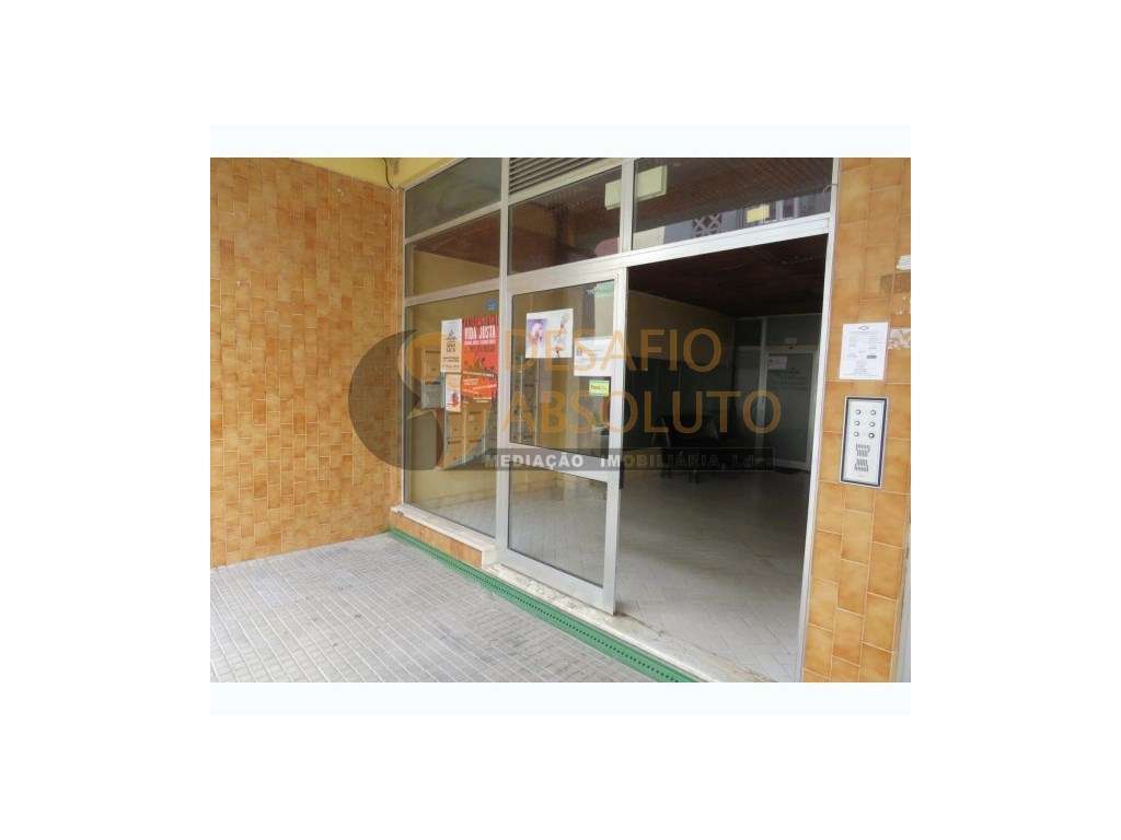 Loja - Centro Comercial São Gonçalo - Barreiro - Grande imagem: 2/11