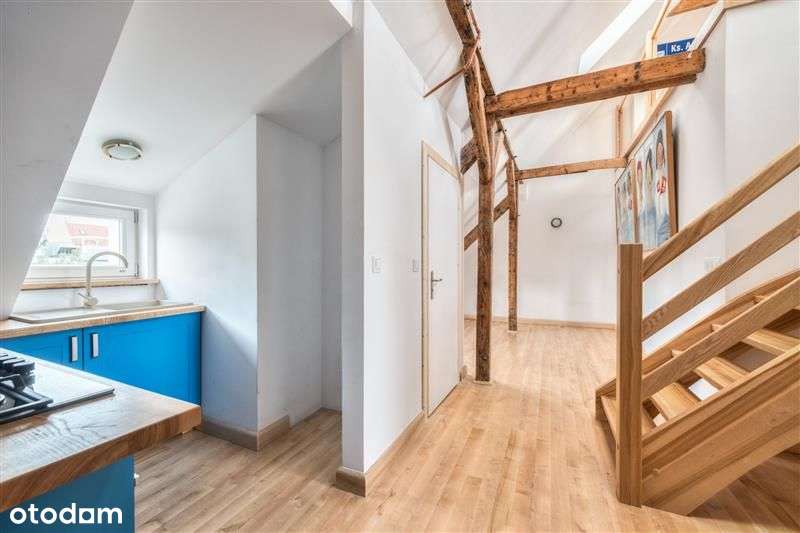 Klimatyczne słoneczne mieszkanie na poddaszu z balkonem-11