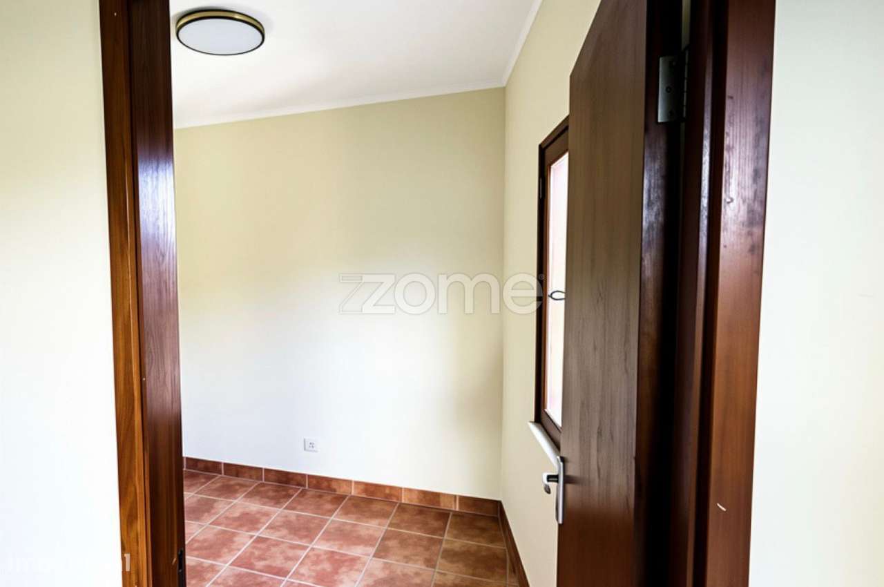 MORADIA T2 TOTALMENTE RENOVADA-6