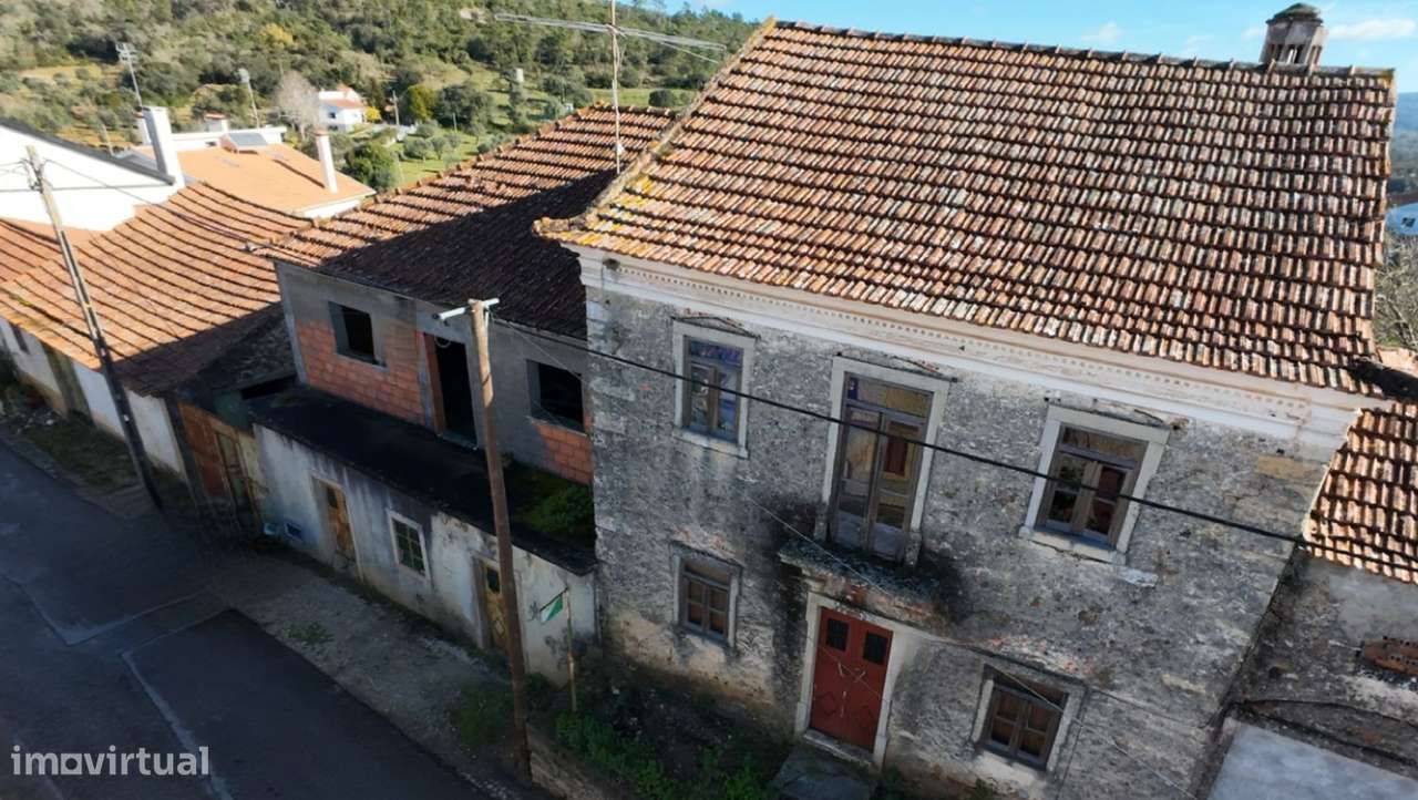 Quinta para restaurar na freguesia de Chãos-6