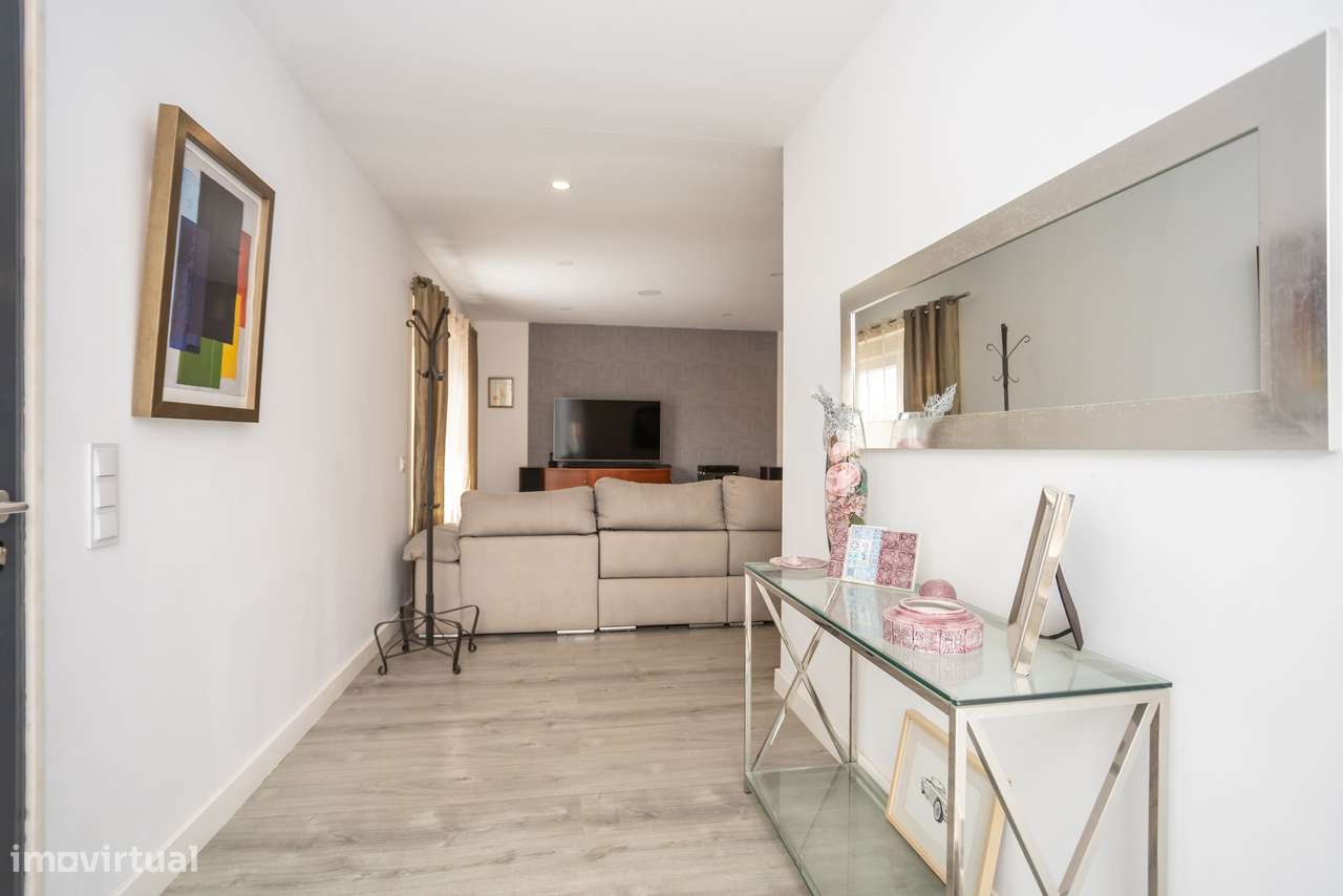 Moradia T5 com 223 m², Box e Sótão na Quinta da Peça, em Loures-31