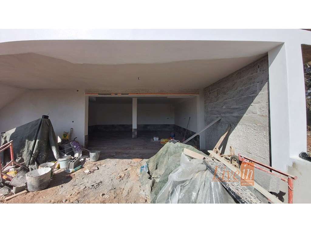 Quinta com Moradia T4 Isolada na Azueira em Mafra-30