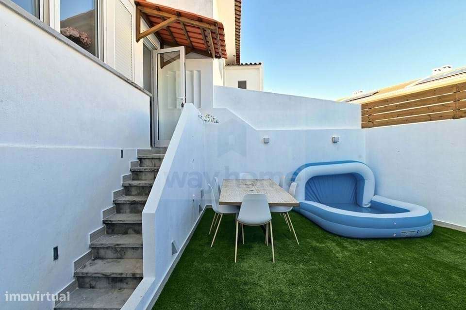 Moradia T3+1 | Sotão e Cave | Remodelada | Pátio Exterior | Amoreira |-15