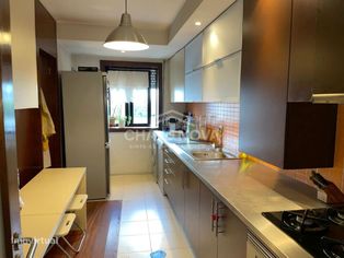 Apartamento T1 em Monte dos Burgos