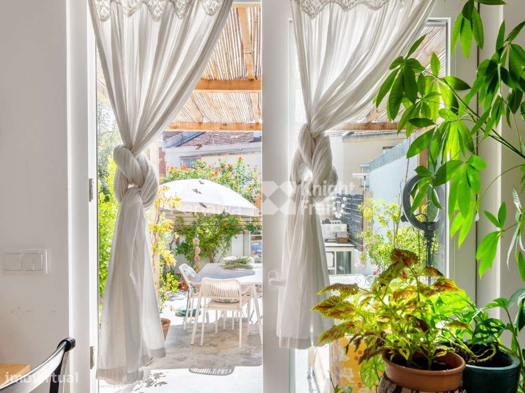 Apartamento T2 renovado com jardim no Pragal, Almada - Grande imagem: 4/22