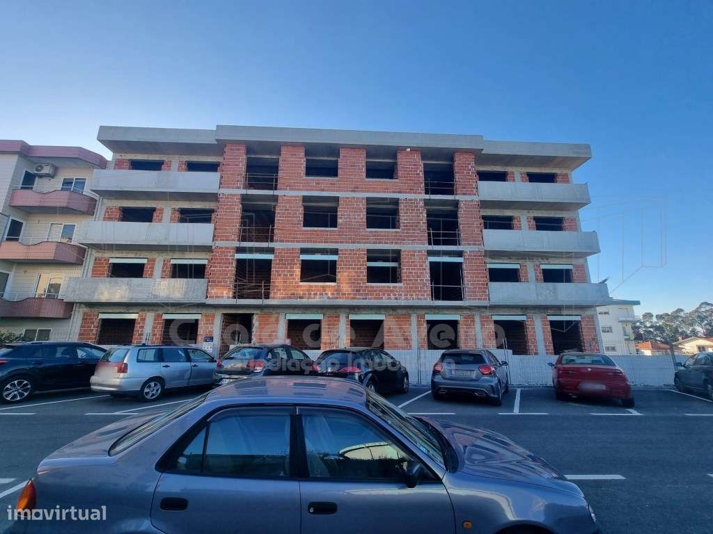 Apartamento T 3 com varanda e garagem-Oliveira Azemeis-9