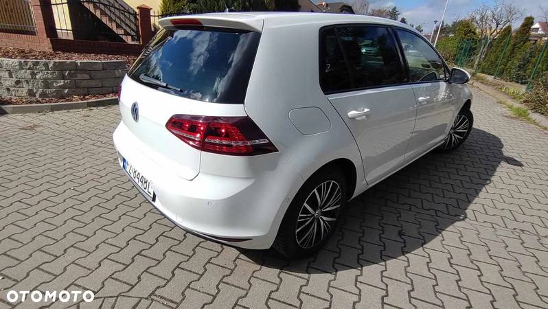 Volkswagen Golf - 2