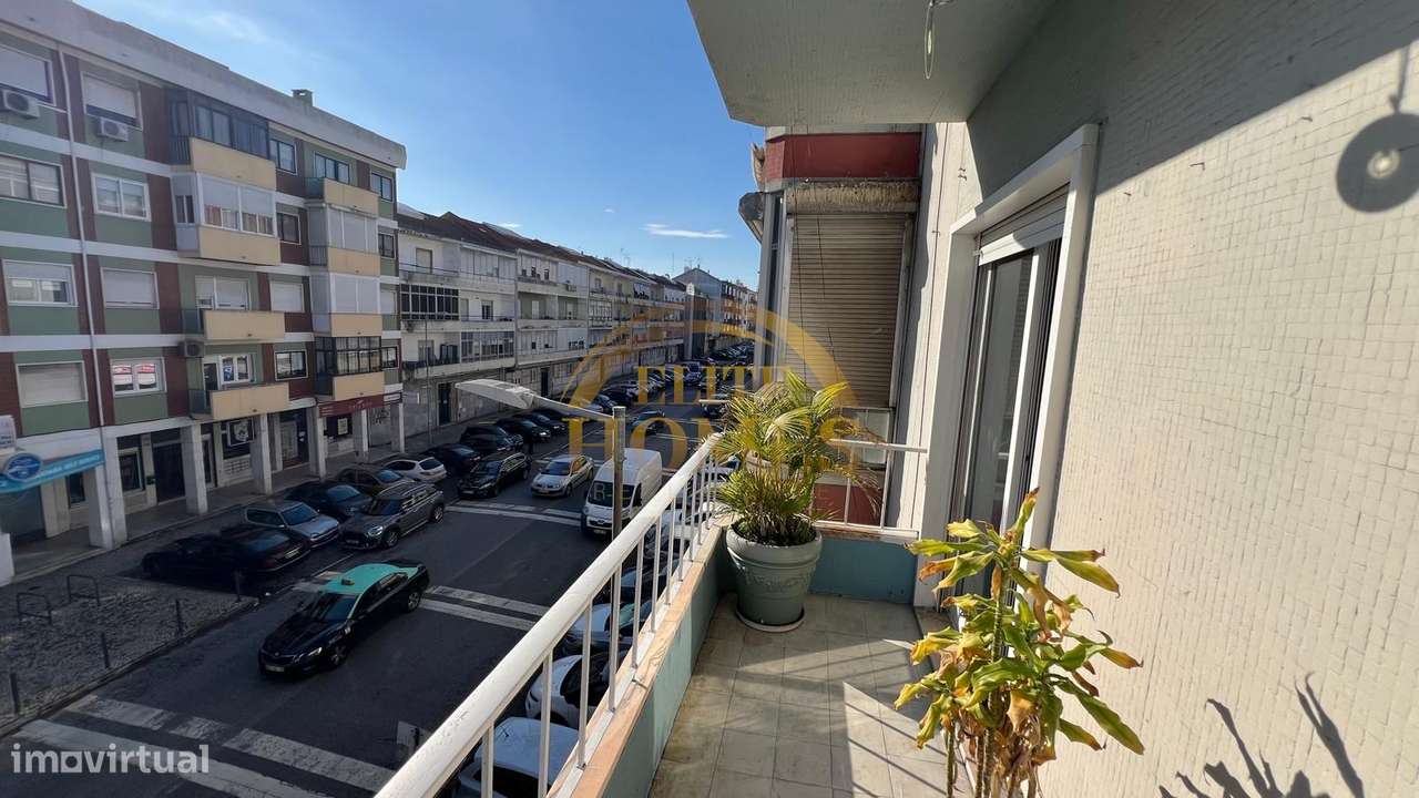 Apartamento T2 Moderno e Remodelado no Centro de Odivelas.-22