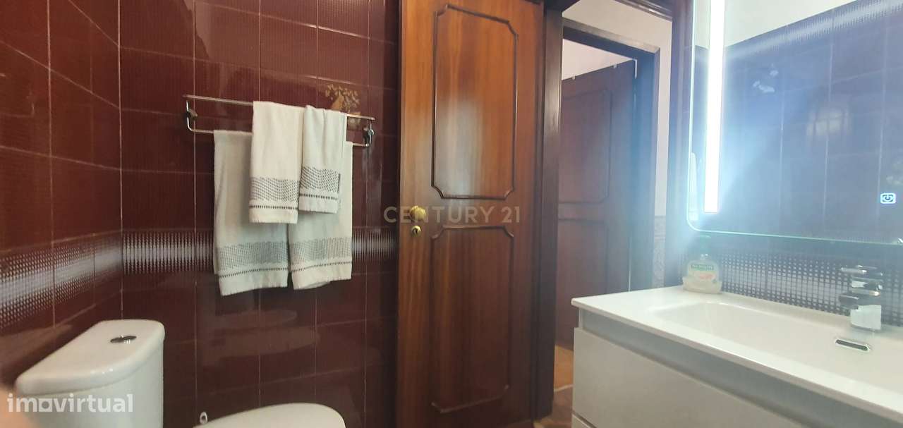 Apartamento T2+1 com parqueamento e Vista desafogada em Odivelas, Lisb-23