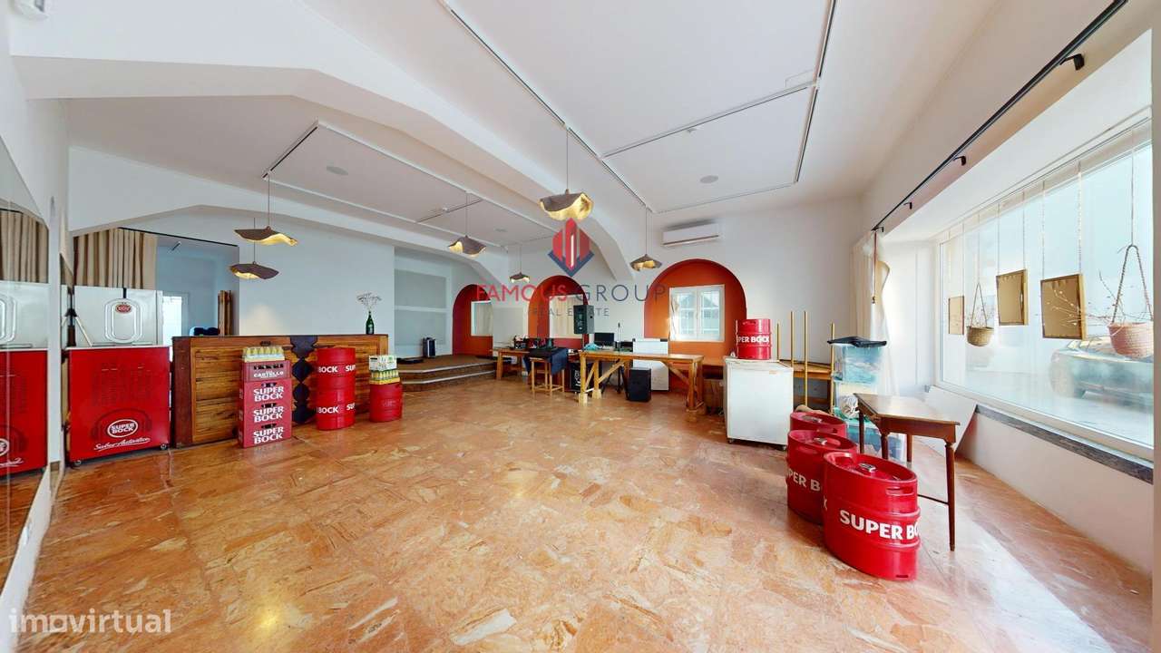 Prédio Histórico com Alojamento Local, Restauração e Espaço...-22