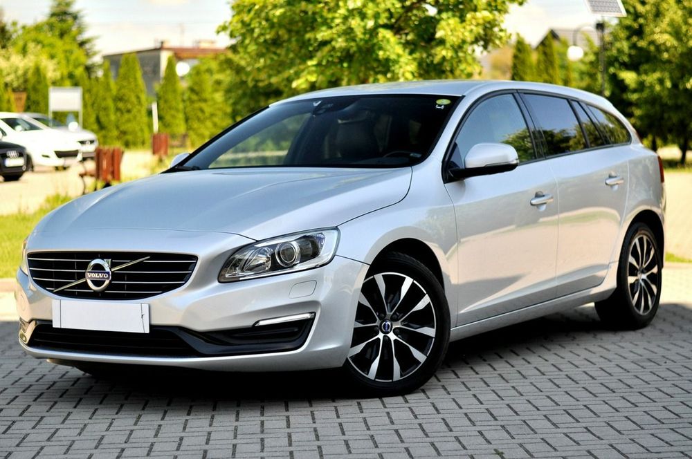 Volvo V60 I (2011-2018) D2 Drive-E Momentum 2017