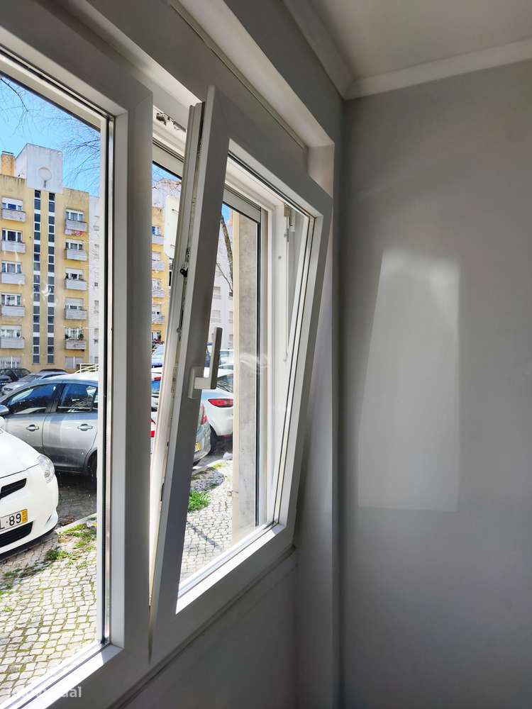 T2 Em Benfica, Totalmente Remodelado, Como Novo, Cozinha Equipada-8