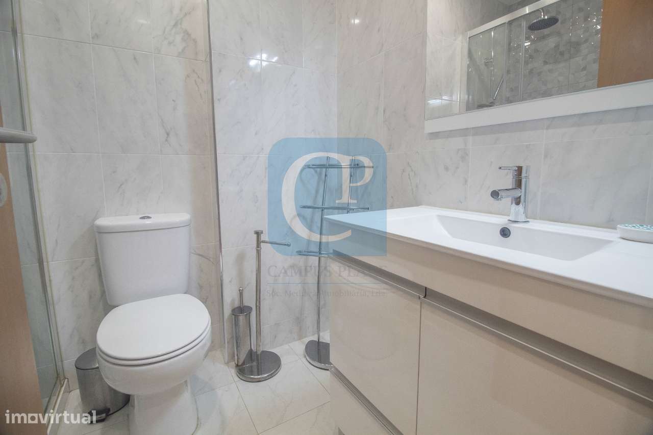 Apartamento T3 renovado com terraço, ao ISCAP e 900mts H.S.João-12