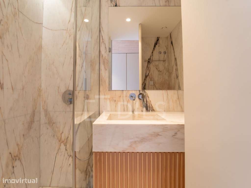 Apartamento T4+1 na Foz - Último Piso Cobertura Privativa-27