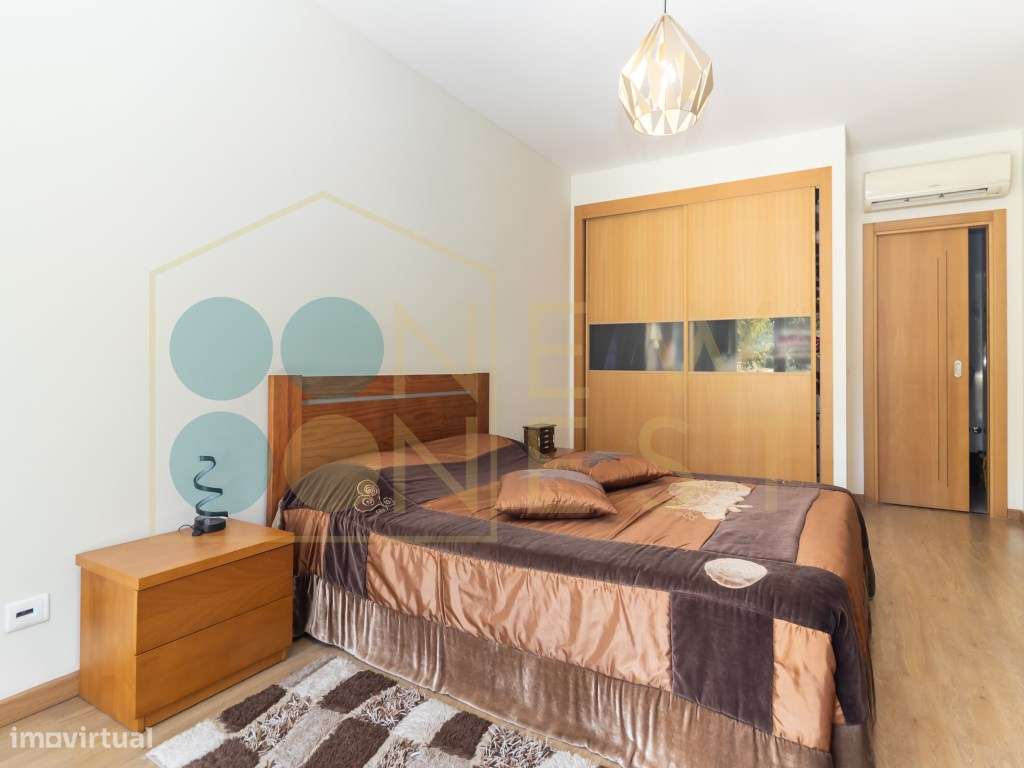 Apartamento T4 com Terraço, 3 varandas, 2 Parqueamentos e Arrecadaç...-23