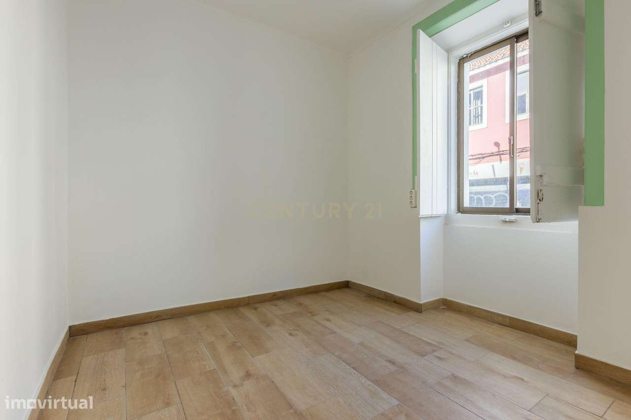 Excelente investimento no Barreiro Centro - Grande imagem: 5/16