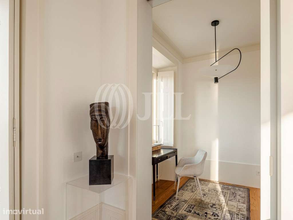 Apartamento T3+2 com jardim, em pleno Castelo, Lisboa-21