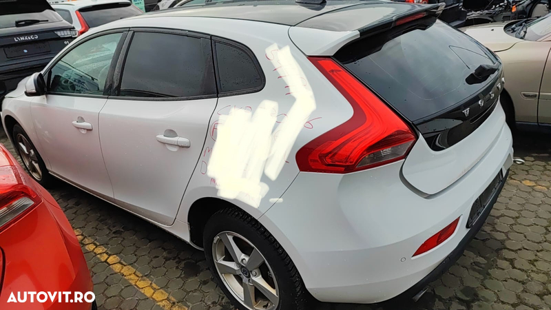 Dezmembram Volvo v40 2016 2.0 dieste euro 6 94.000 km - 3