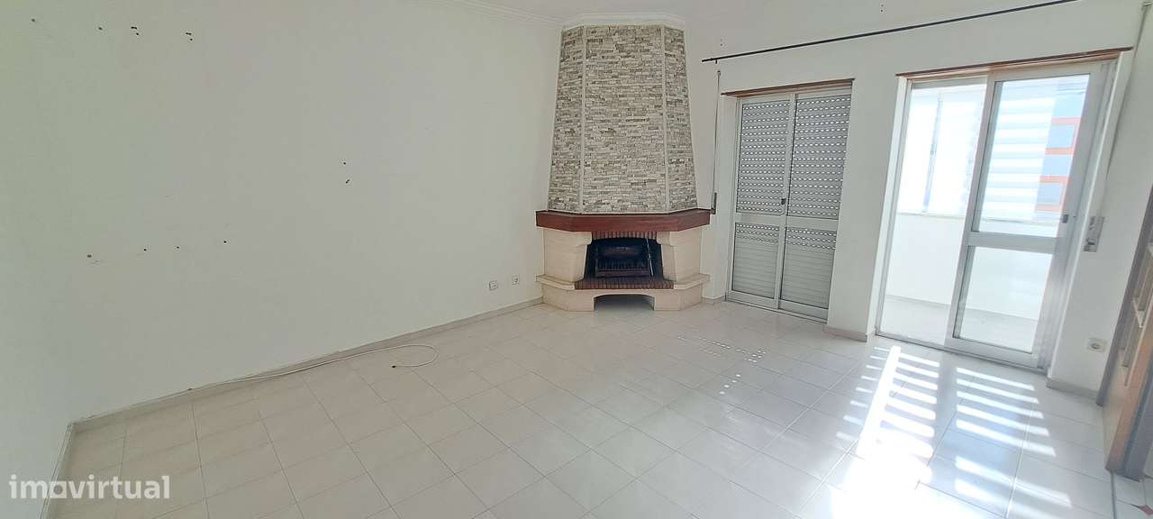 Apartamento T3 com 106m² e Arrecadação no Montijo-4