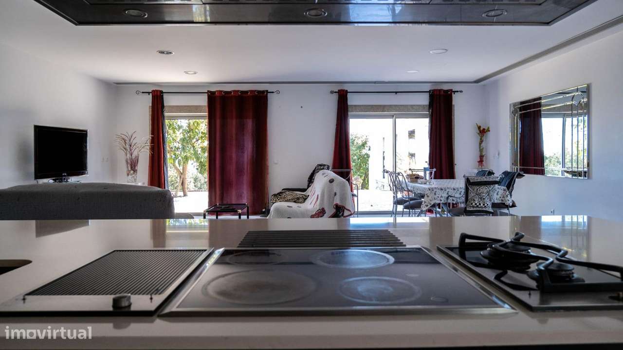 Moradia Térrea de 596m2 em Terreno de 10.000m2 | Paços de...-12