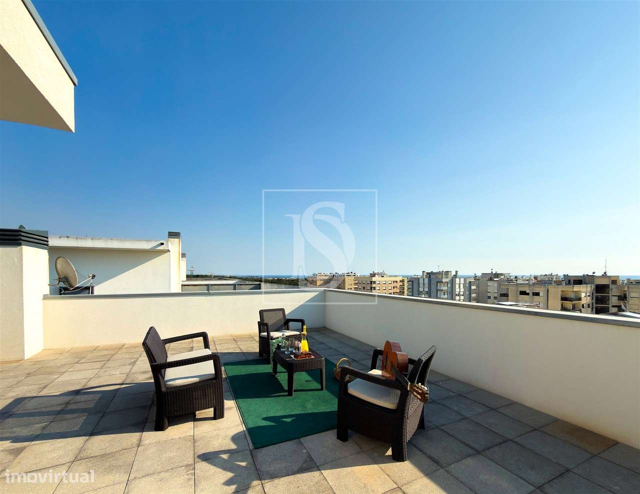 Apartamento T1 remodelado com rooftop vista mar - Amorosa, Chafé