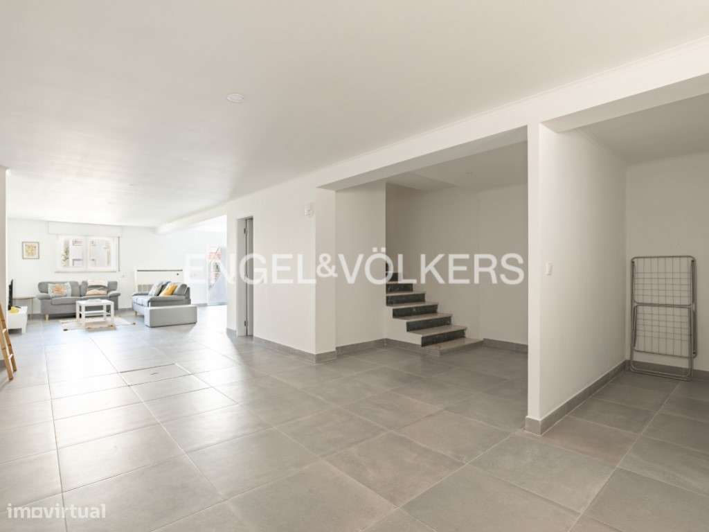Moradia T4+3 remodelada na Charneca da Caparica-29