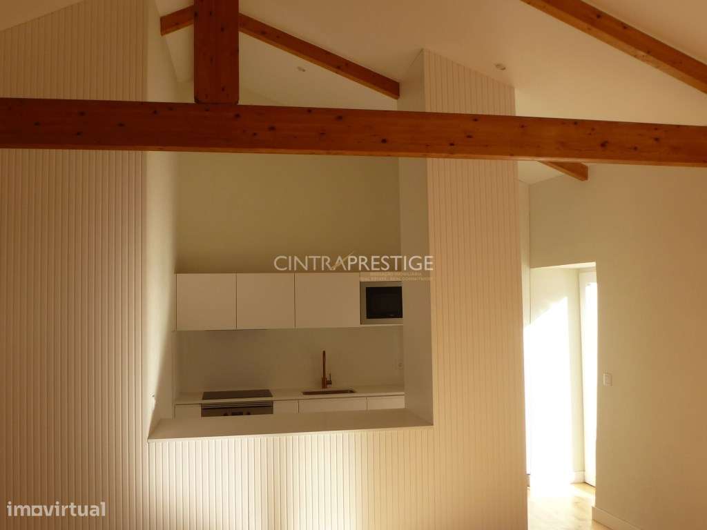 Moradia T2 totalmente recuperada em Almoçageme-10