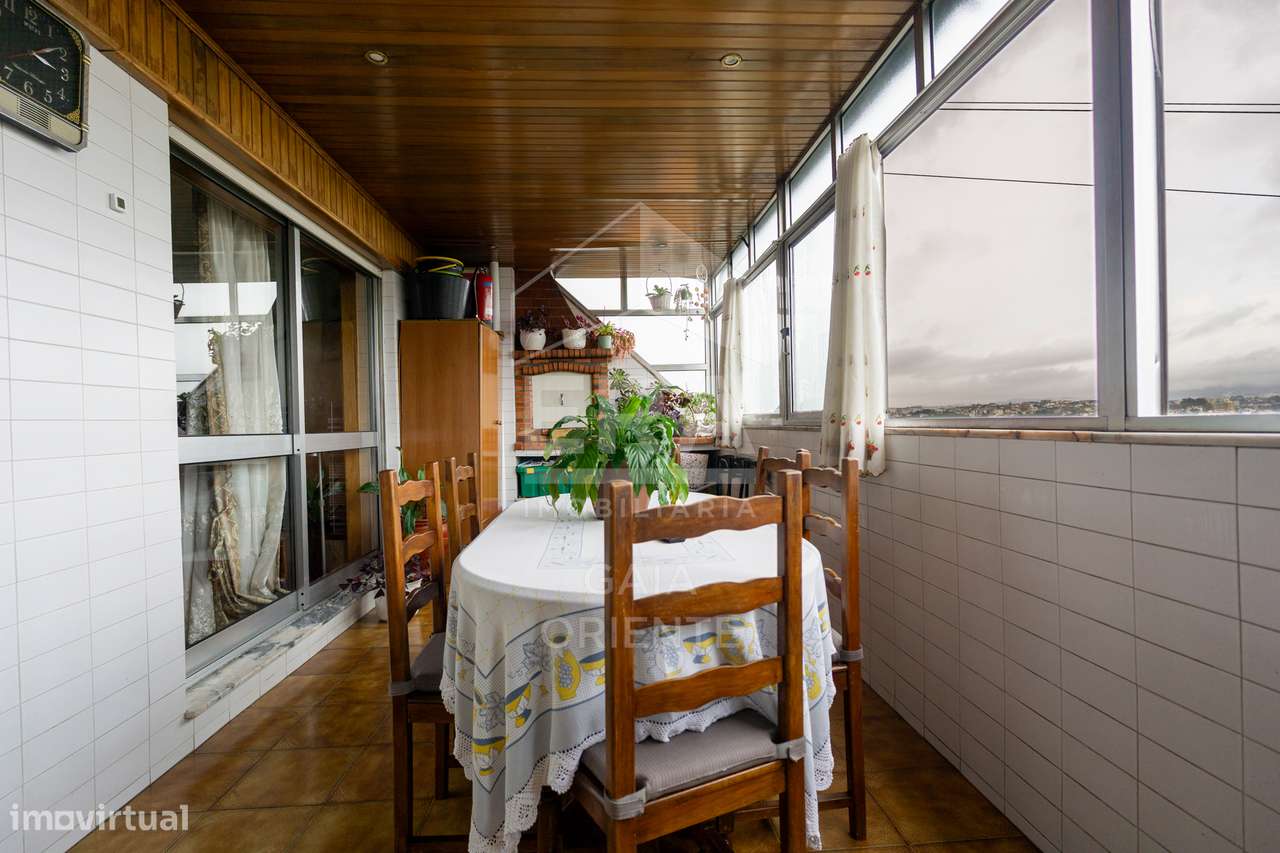 Apartamento T2 com Terraços e Vista Douro-11