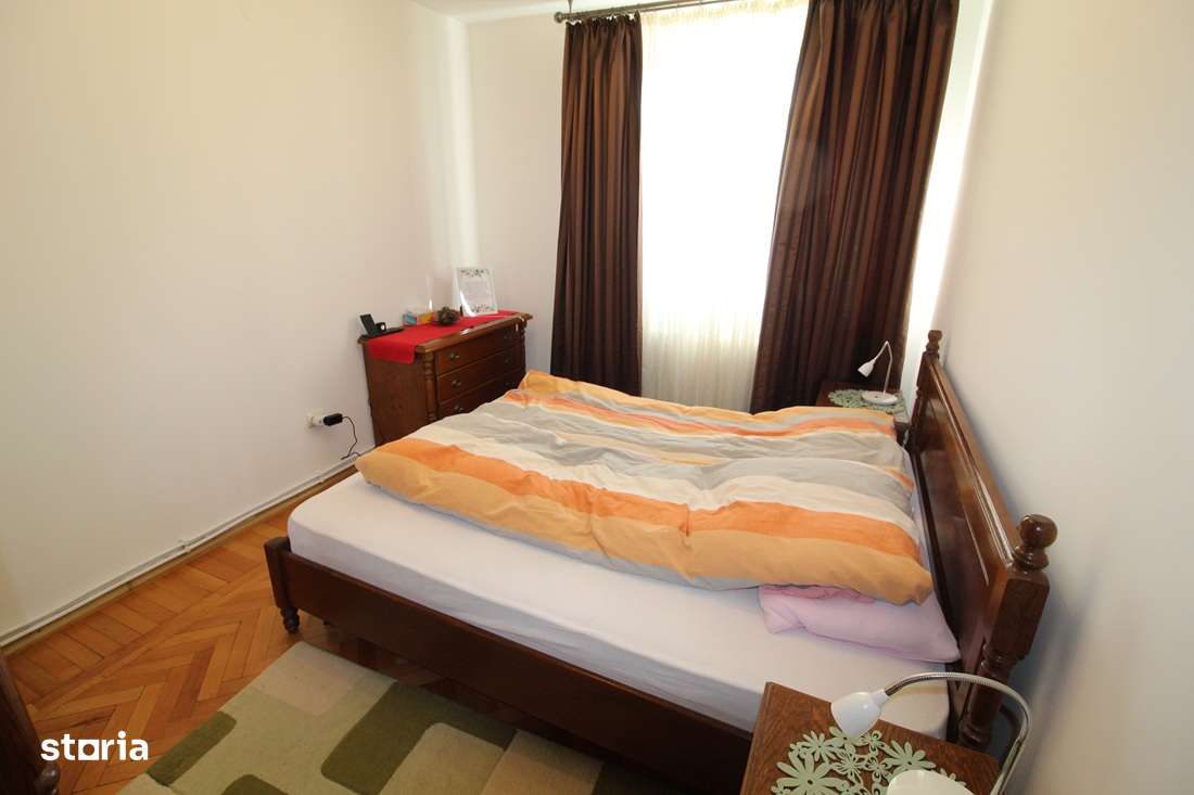 Vând apartament 3 camere în Hunedoara, zona OM-Str.Marțișorului, et.2-4