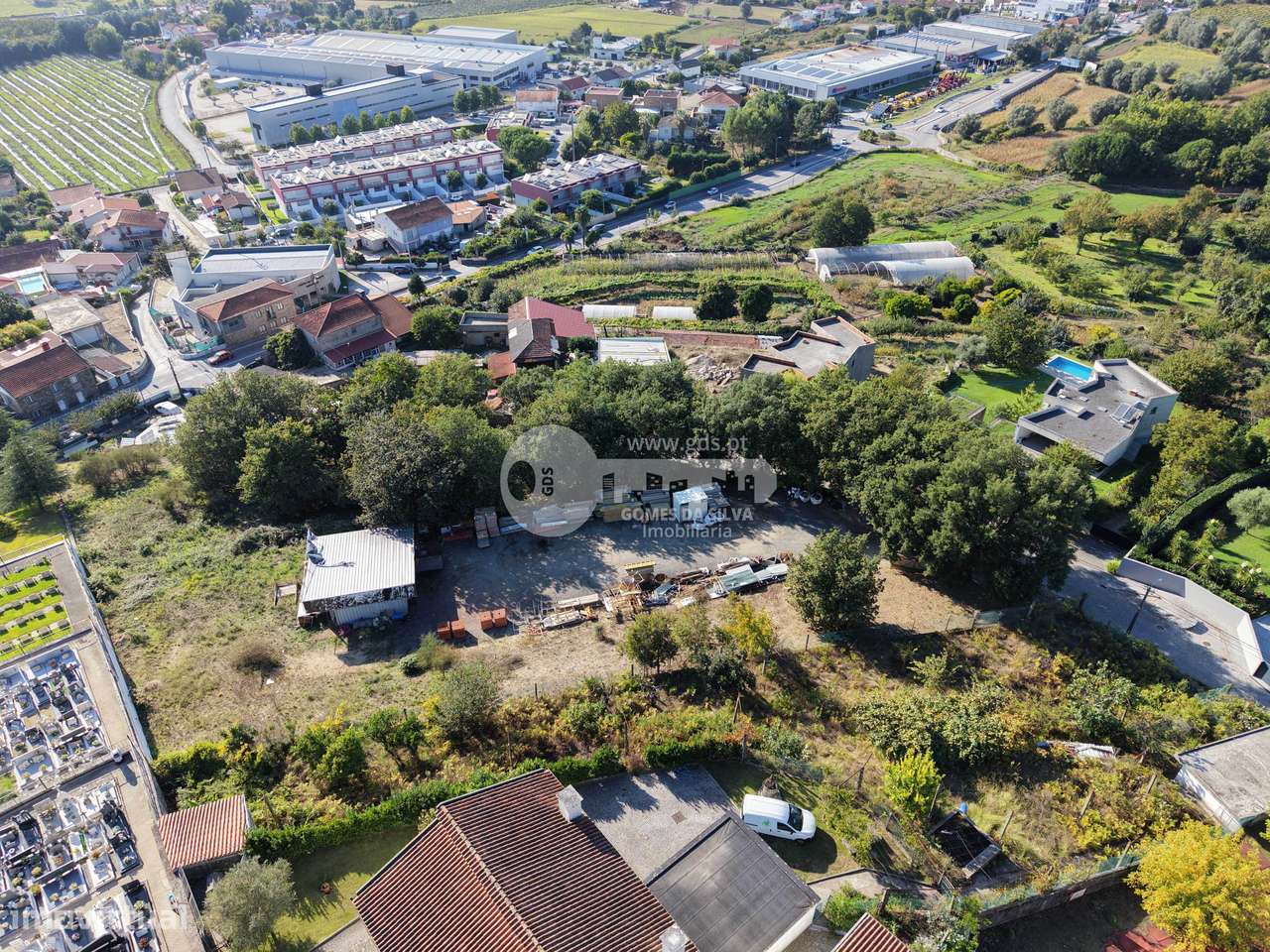 Terreno Urbano com 4605m2 em Esporões-11