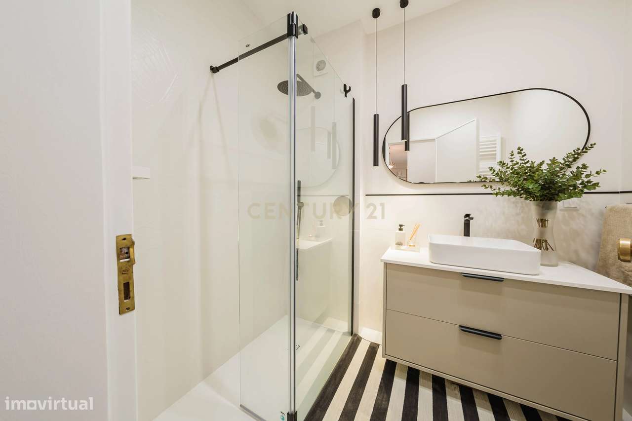 T4 luminoso com varanda ampla a 5 minutos da estação de Monte Abraão-13