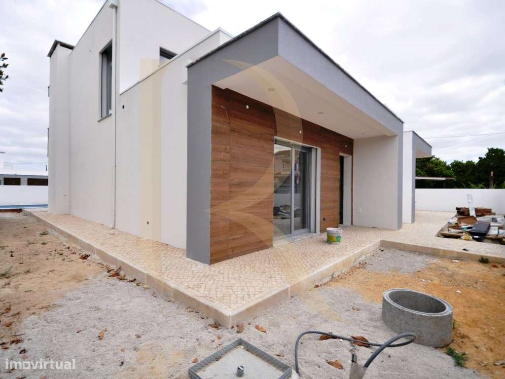 Moradia isolada nova T4+1 com piscina e garagem em Brejos de Azeitão-5