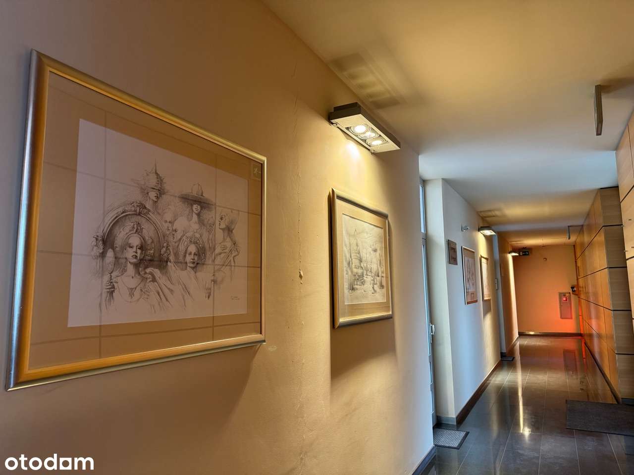 Reprezentacyjny obiekt biurowo - mieszkalny, znakomita lokalizacja.-14