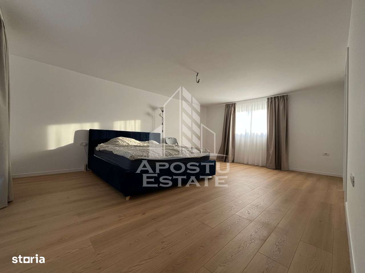 Casa individuala, 6 camere, 2 bai, garaj, teren 913, pompa de caldura - Imagine principală: 3/20