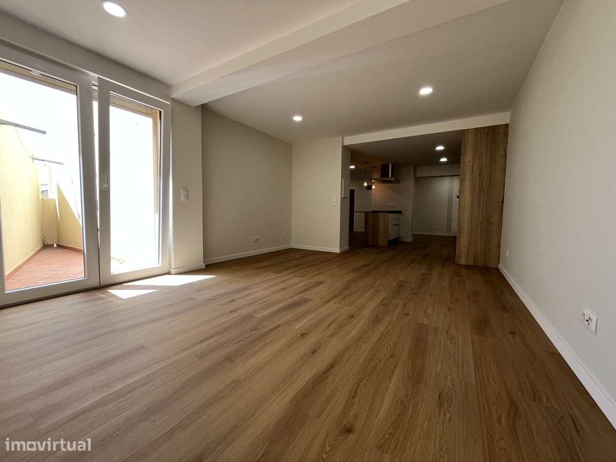 Apartamento T2 totalmente renovado, vista mar-43