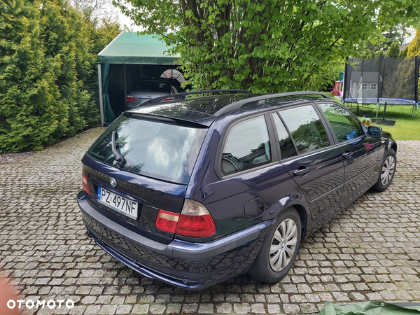 BMW Seria 3 318i Touring - 6