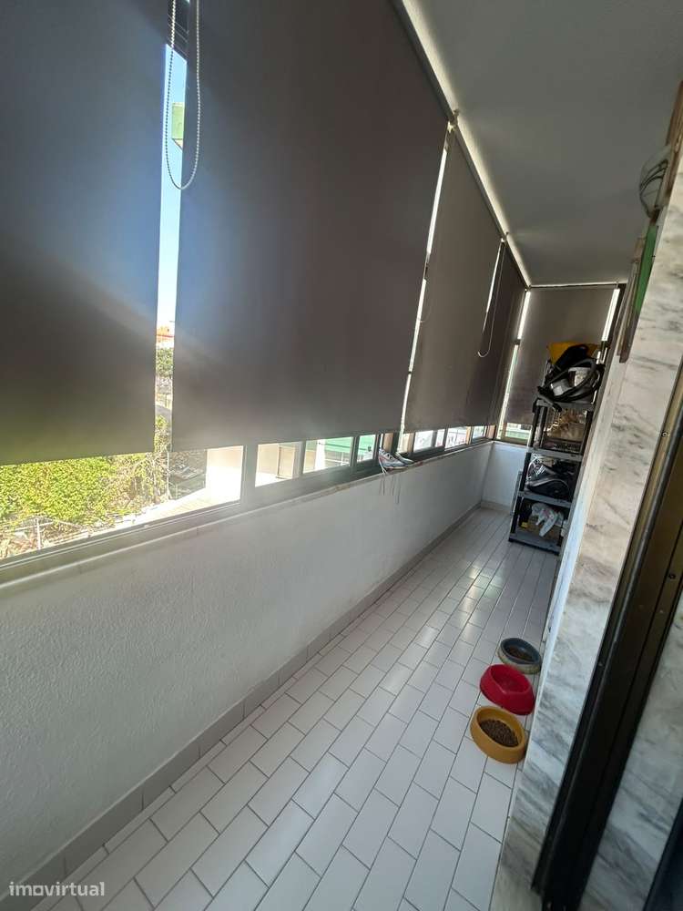 Apartamento T3 com varanda e garagem em Cacém-16