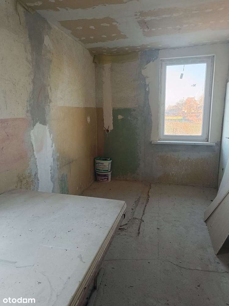 Dom z dwoma niezależnymi mieszkaniami.-2