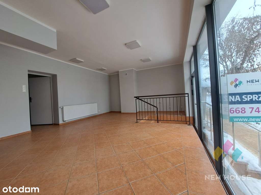 Lokal użytkowy w centrum - parter, witryna-0