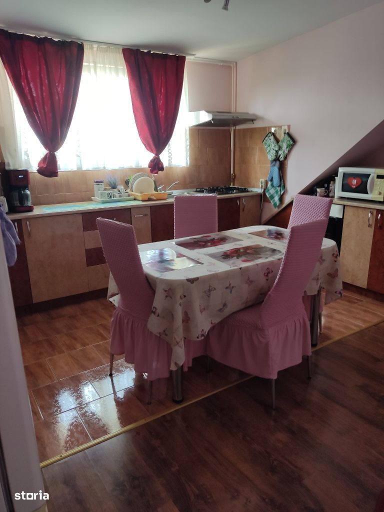 Apartament la casa-vila, etajul 2, Sarmas