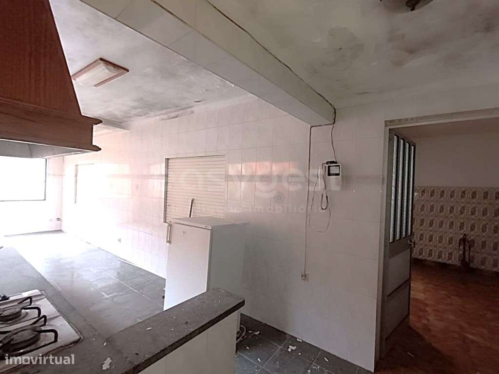 Fantástica moradia com 2 pisos, anexos e comercio-21