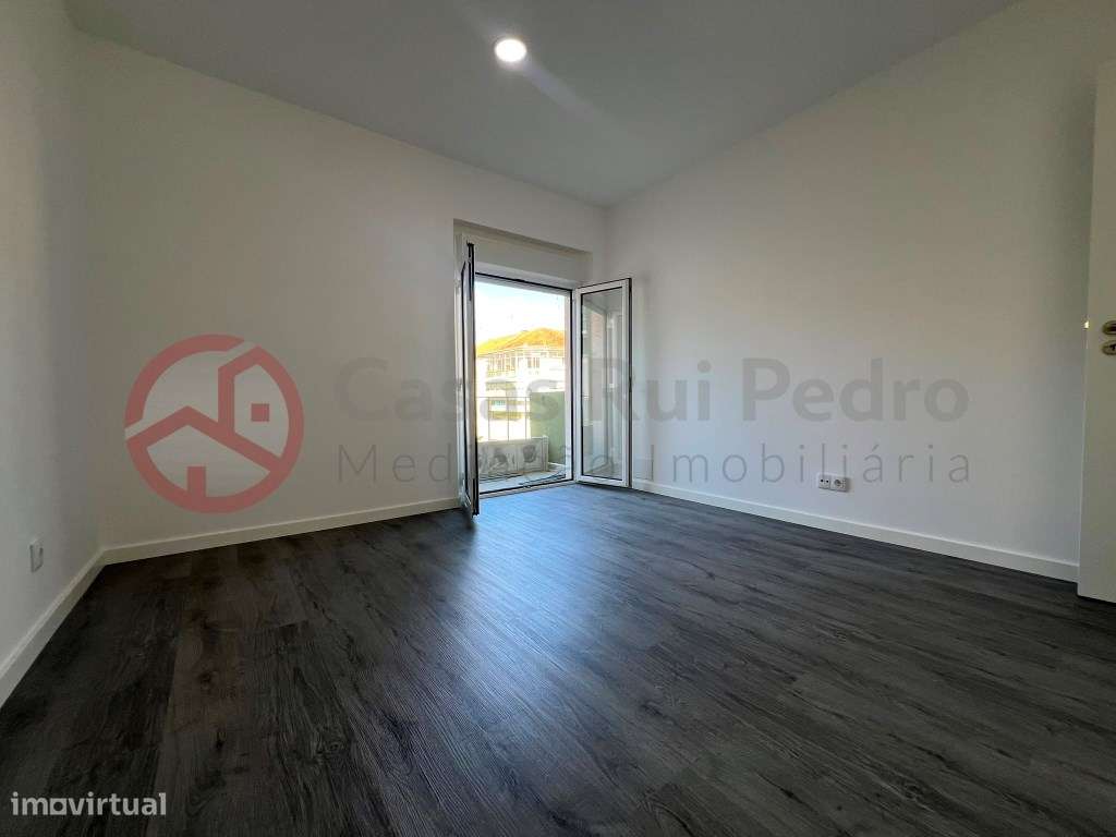 T2 Totalmente Remodelado na Cova da Piedade-8