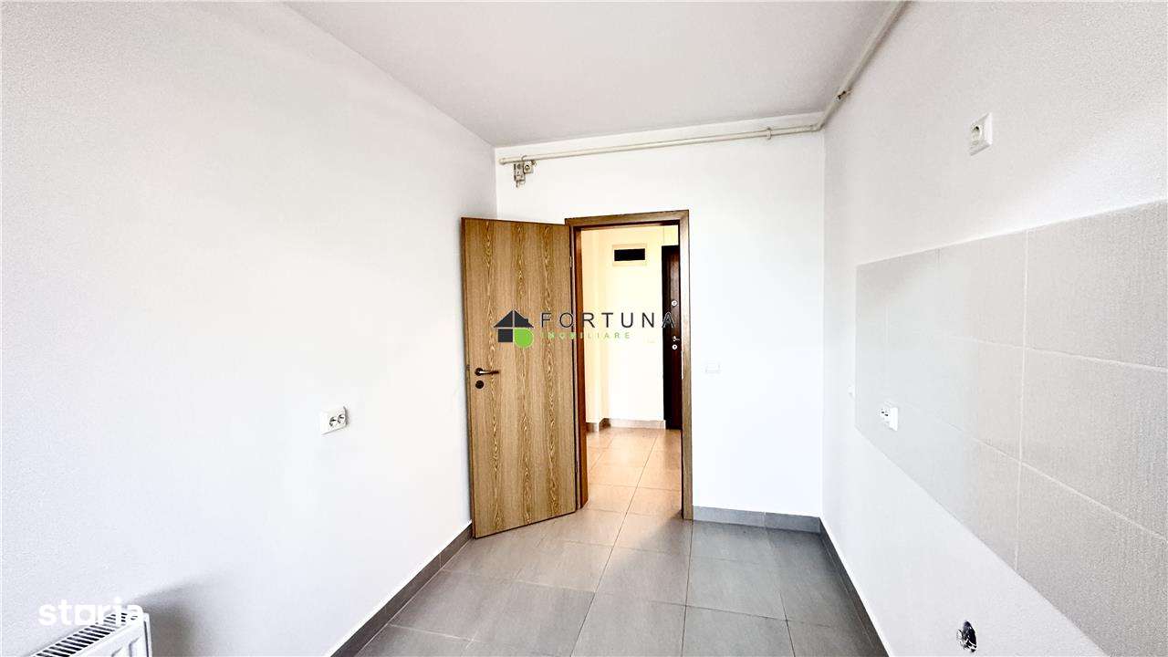 Ocazie !! Apartament 2camere decomandat + parcare zona Mall Coresi-7