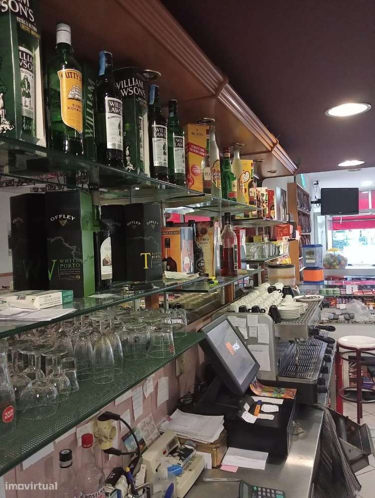 GRANDE OPORTUNIDADE ! TRESPASE DE CAFE EM GAIA-42