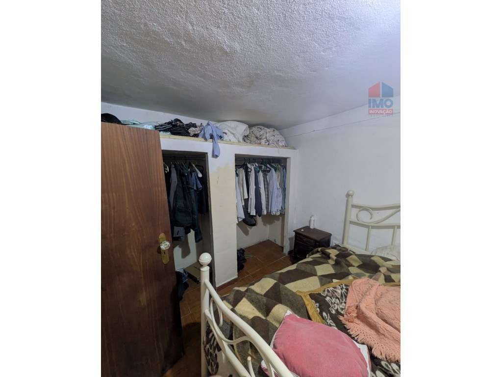 QUINTA COM MORADIA T3 PISCINA TERRENO E ANEXOS-9