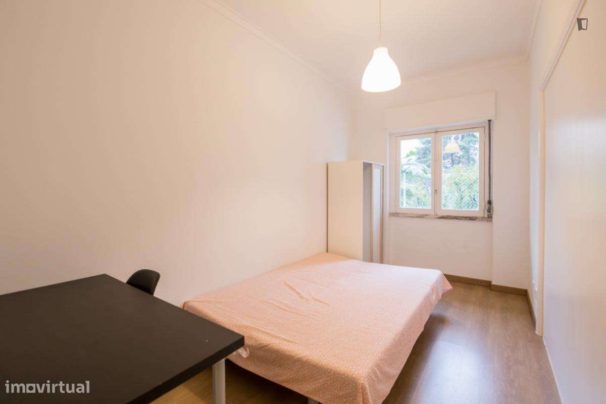 Quarto - localizado em Benfica Lisbon - Grande imagem: 3/10
