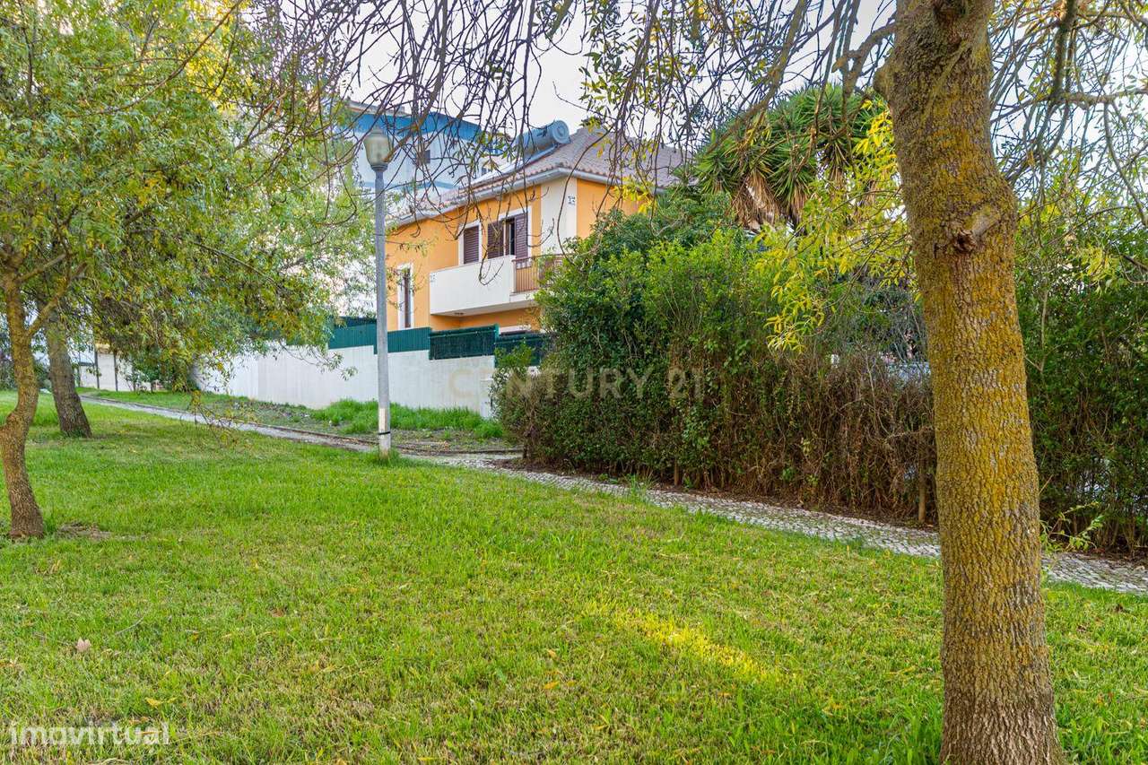 Moradia T3+1 com Piscina e Excelente Localização – Bairro da Encarnaçã - Grande imagem: 3/46