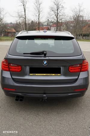 BMW Seria 3 325d Sport Line - 4