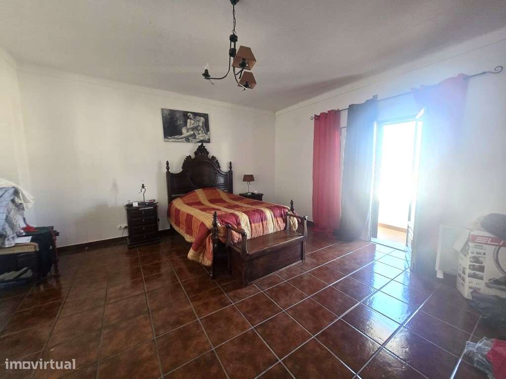 Moradia Isolada, T5, com garagem, na Vila de Redondo-19